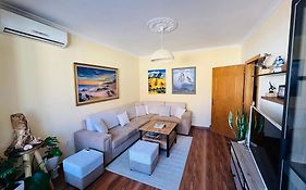 Cozy Central Apartment